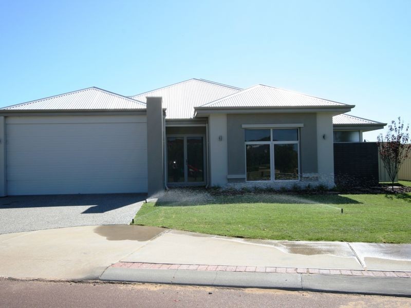 11 Loretta Parkway, Lakelands WA 6180