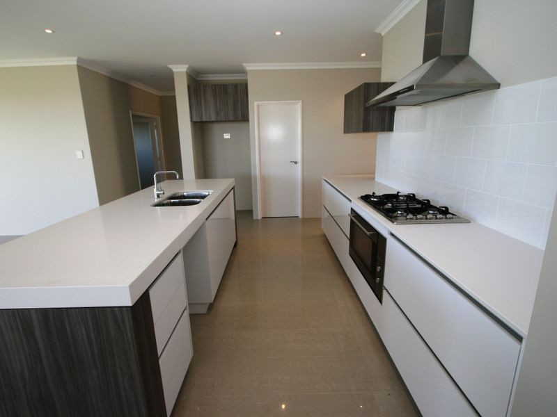 11 Loretta Parkway, Lakelands WA 6180