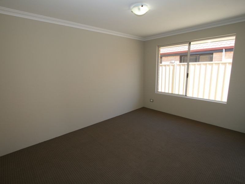 11 Loretta Parkway, Lakelands WA 6180