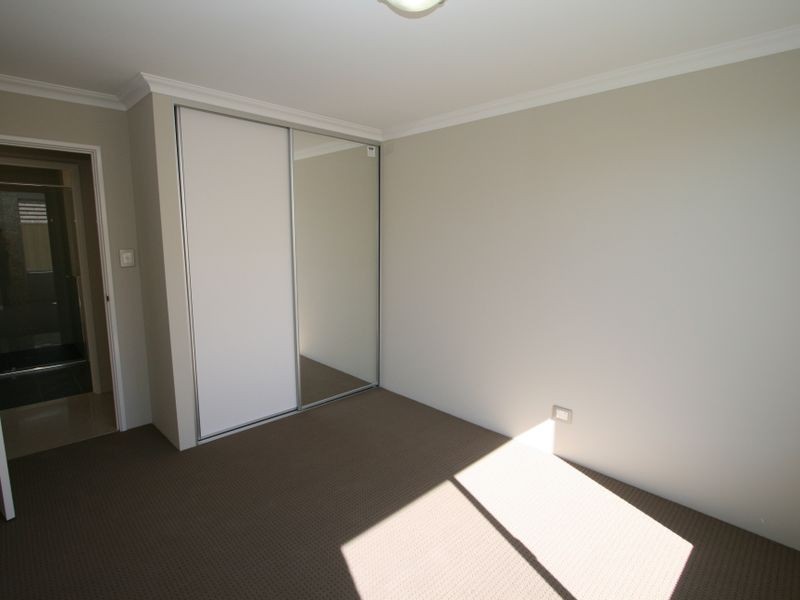 11 Loretta Parkway, Lakelands WA 6180