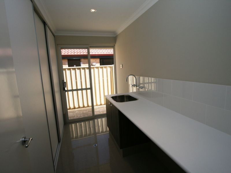 11 Loretta Parkway, Lakelands WA 6180