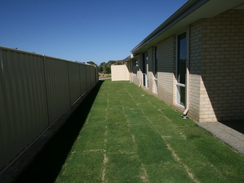 11 Loretta Parkway, Lakelands WA 6180