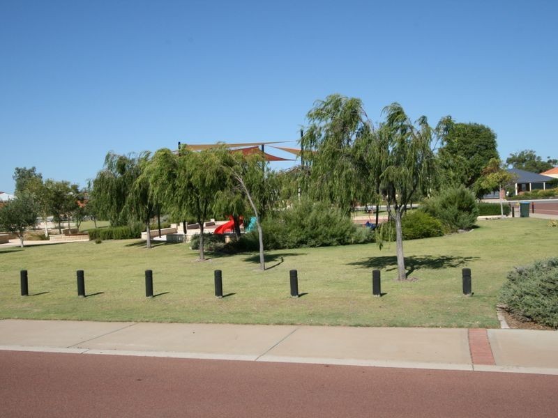 11 Loretta Parkway, Lakelands WA 6180