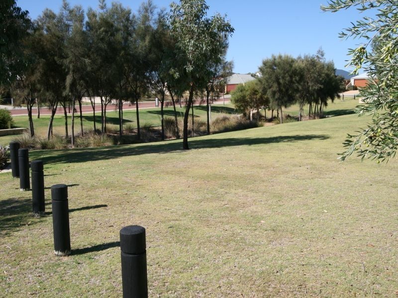 11 Loretta Parkway, Lakelands WA 6180