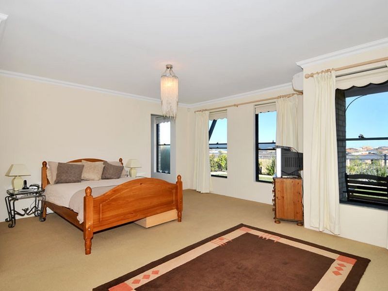 7 Zinnia Lane, Halls Head WA 6210