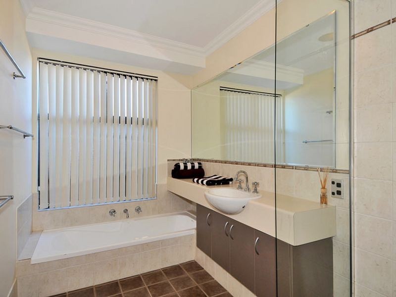 7 Zinnia Lane, Halls Head WA 6210