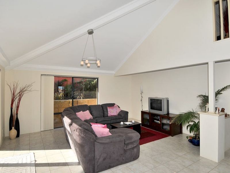 7 Zinnia Lane, Halls Head WA 6210