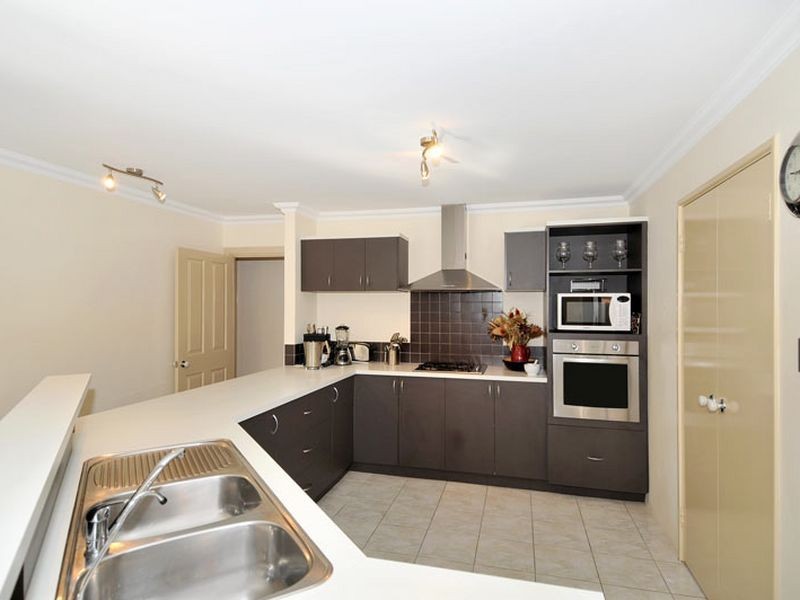 7 Zinnia Lane, Halls Head WA 6210