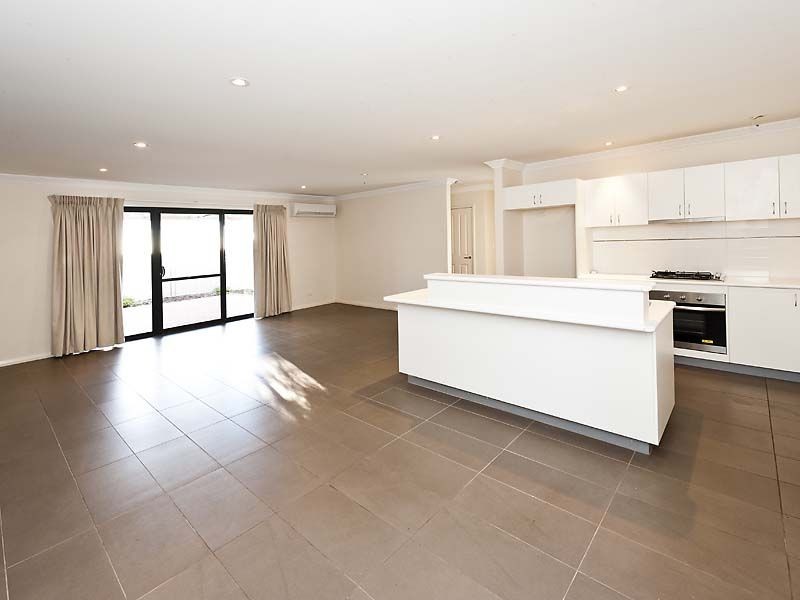 27 Zamia Loop, Wannanup WA 6210