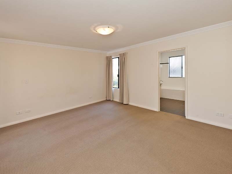 27 Zamia Loop, Wannanup WA 6210