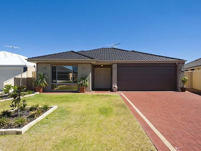 4 Burrill Rest, Lakelands WA 6180