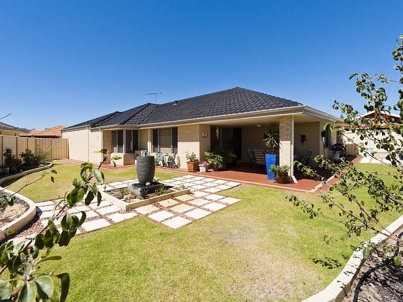 4 Burrill Rest, Lakelands WA 6180