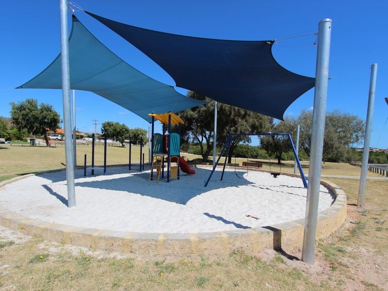25 Wilkins Street, Halls Head WA 6210