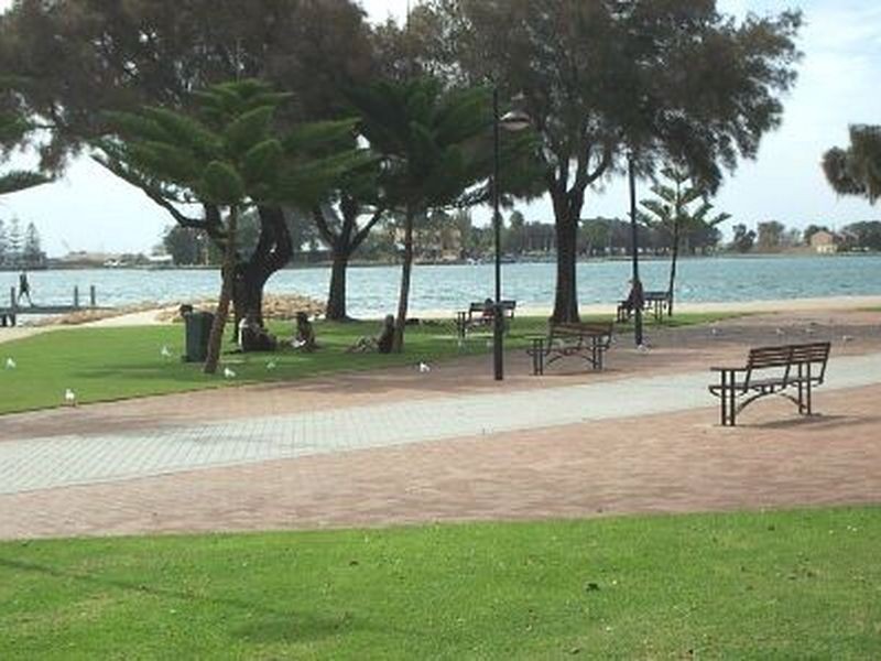 10 Gillark Street, Dudley Park WA 6210