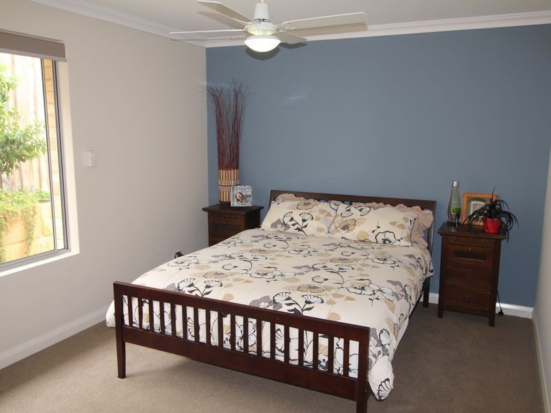 16 Hibbertia Follow, Halls Head WA 6210
