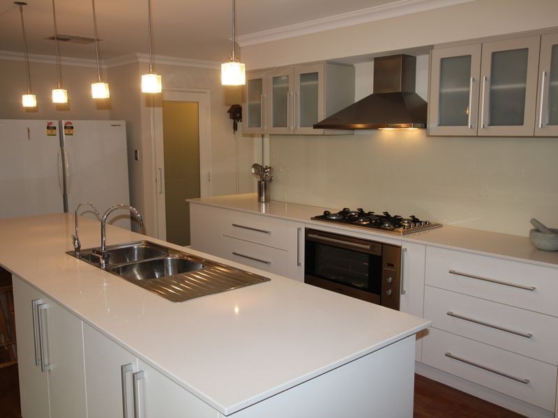 16 Hibbertia Follow, Halls Head WA 6210
