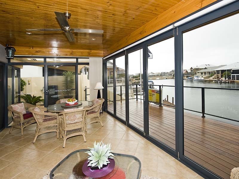 8 Syrenka Turn, Halls Head WA 6210