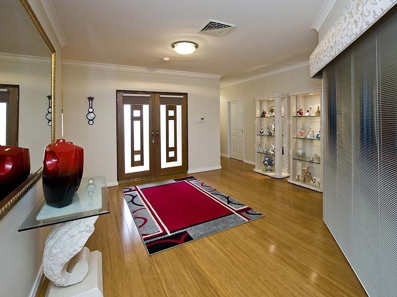 8 Syrenka Turn, Halls Head WA 6210