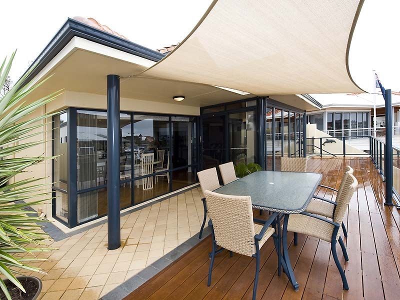 8 Syrenka Turn, Halls Head WA 6210