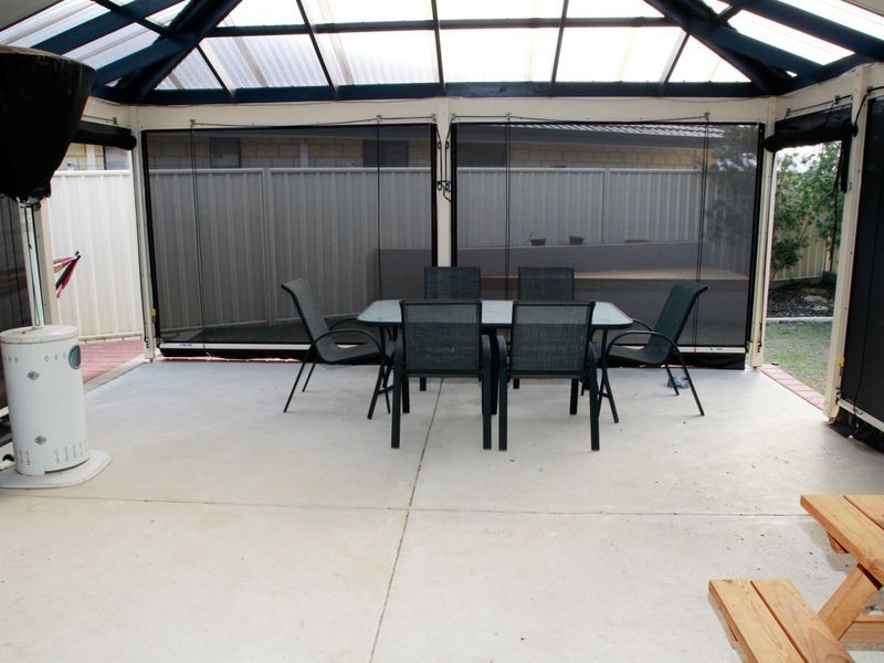 6 Royston Way, Lakelands WA 6180