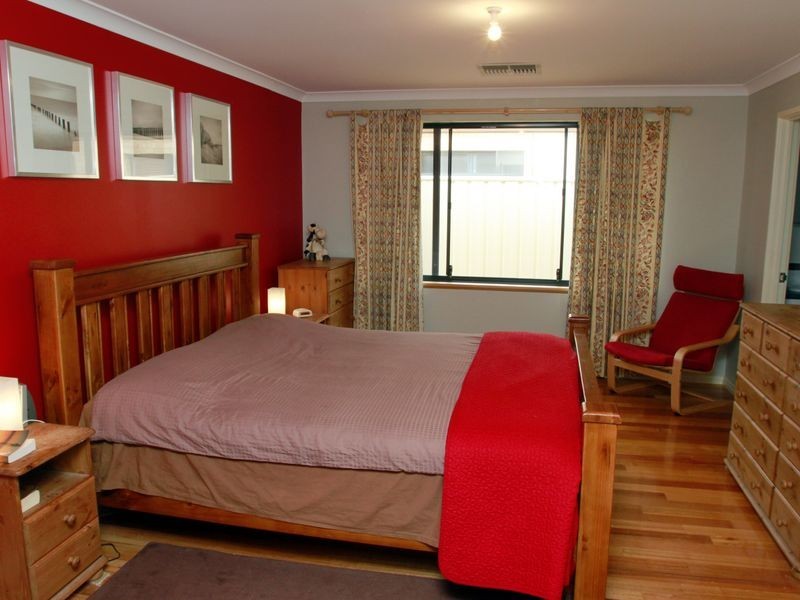 6 Royston Way, Lakelands WA 6180