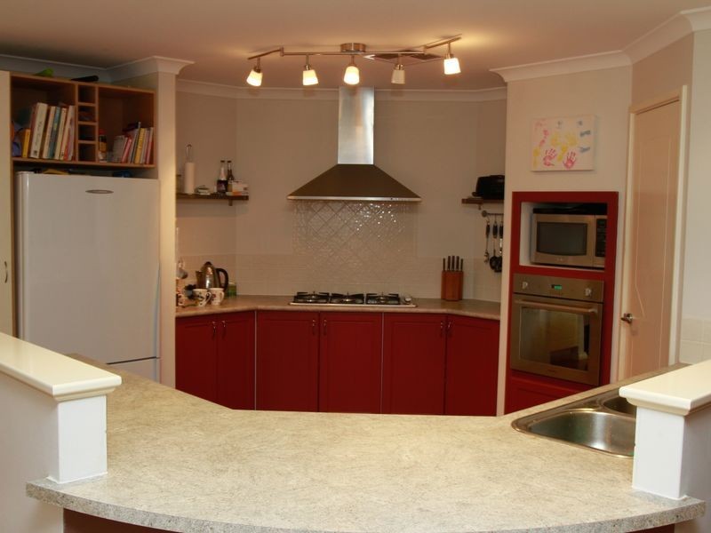 6 Royston Way, Lakelands WA 6180