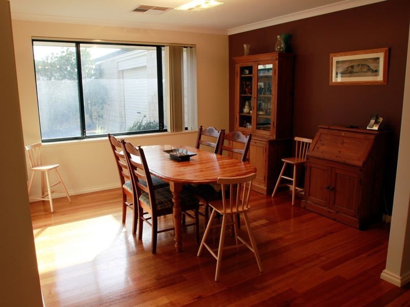 6 Royston Way, Lakelands WA 6180