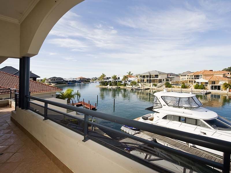 30 Santavea Mews, Halls Head WA 6210