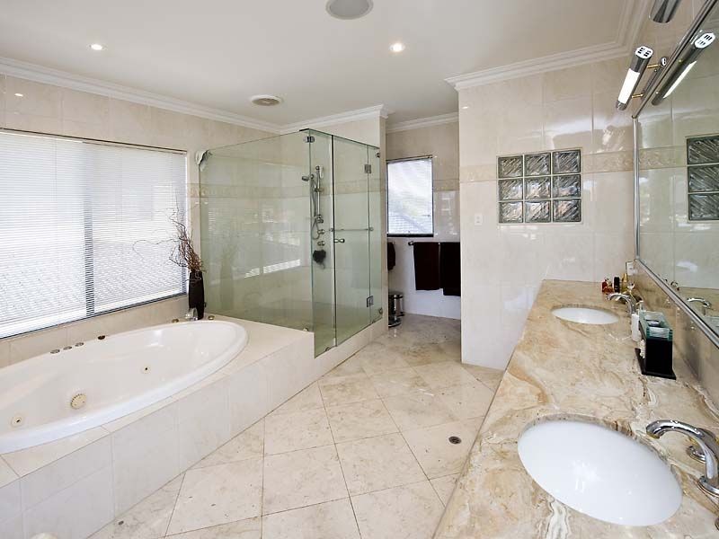 30 Santavea Mews, Halls Head WA 6210
