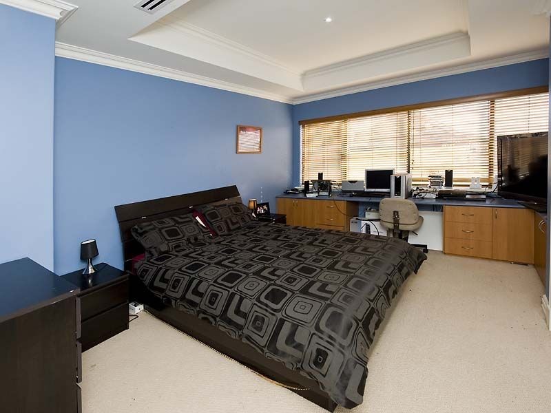 30 Santavea Mews, Halls Head WA 6210