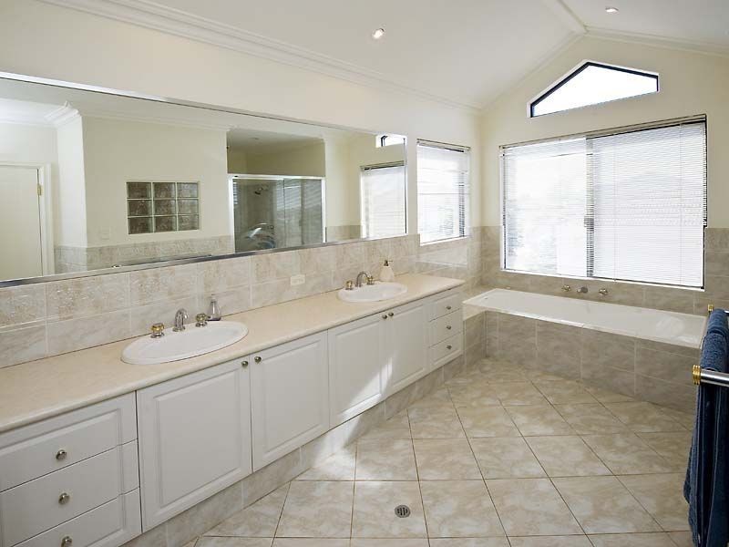 30 Santavea Mews, Halls Head WA 6210