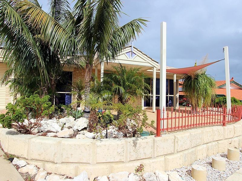 8A Magnolia Rise, Halls Head WA 6210