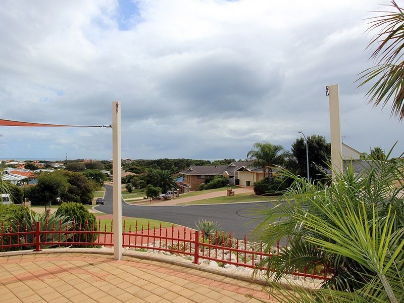 8A Magnolia Rise, Halls Head WA 6210