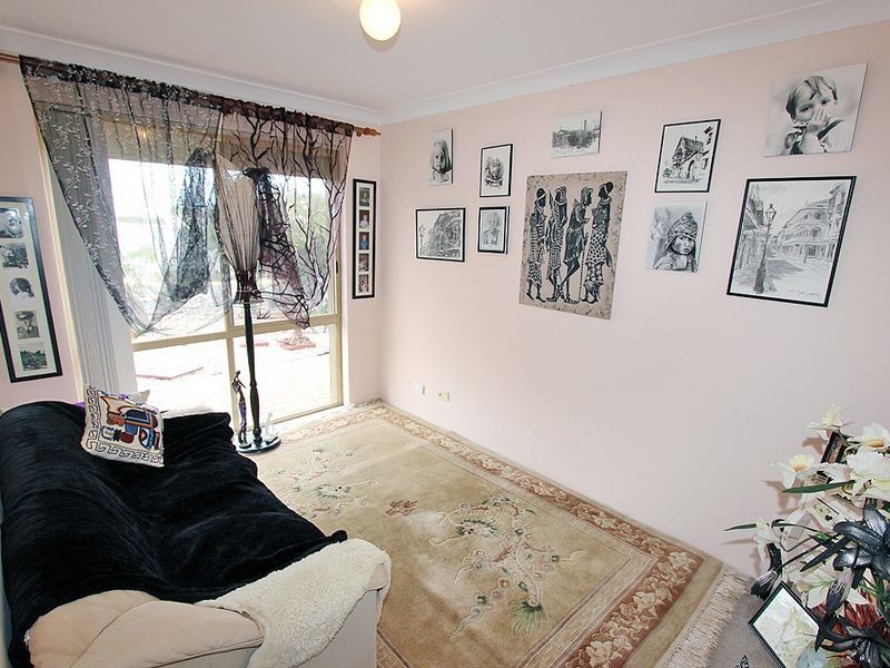 8A Magnolia Rise, Halls Head WA 6210