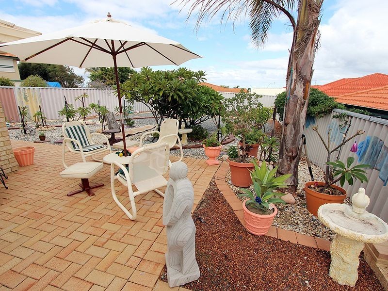 8A Magnolia Rise, Halls Head WA 6210