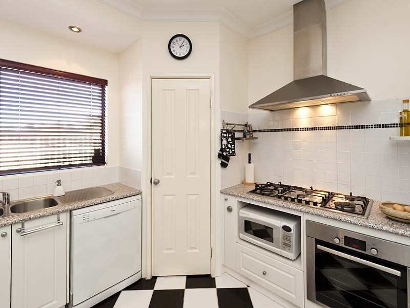 17 Calypso Road, Halls Head WA 6210