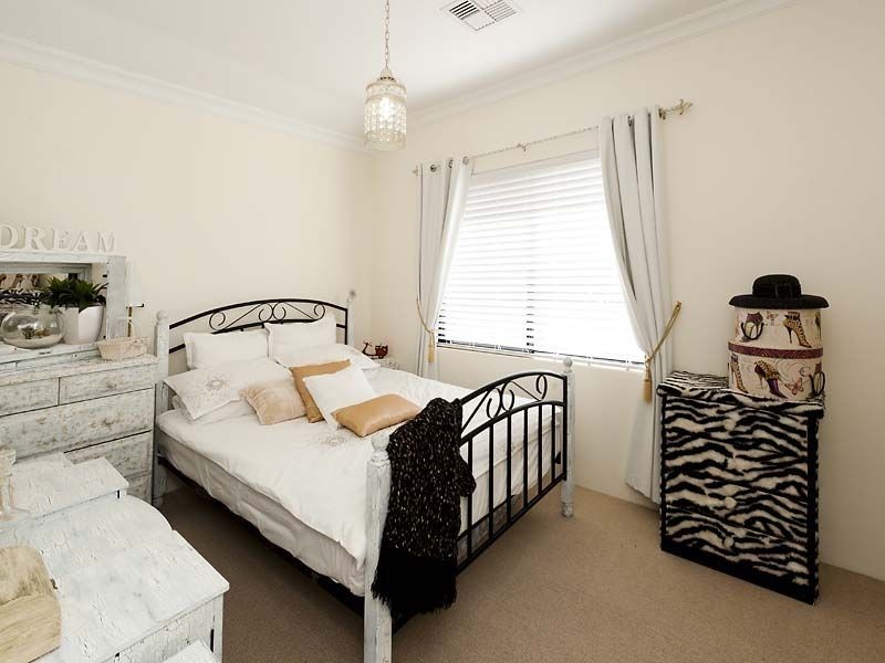 17 Calypso Road, Halls Head WA 6210