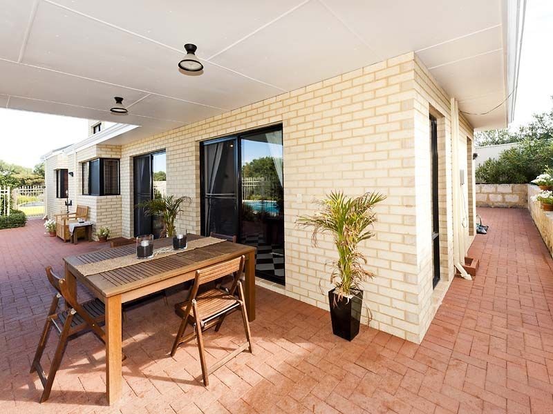 17 Calypso Road, Halls Head WA 6210