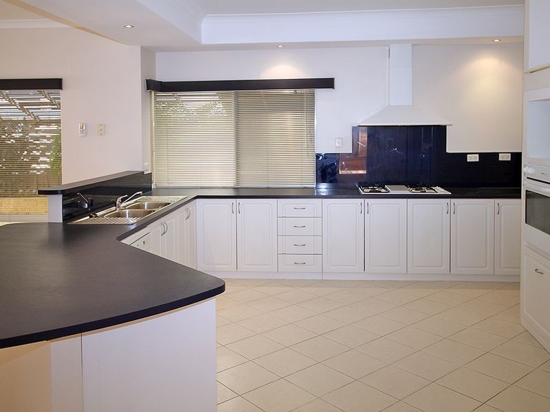 29 Seaforth Drive, Halls Head WA 6210