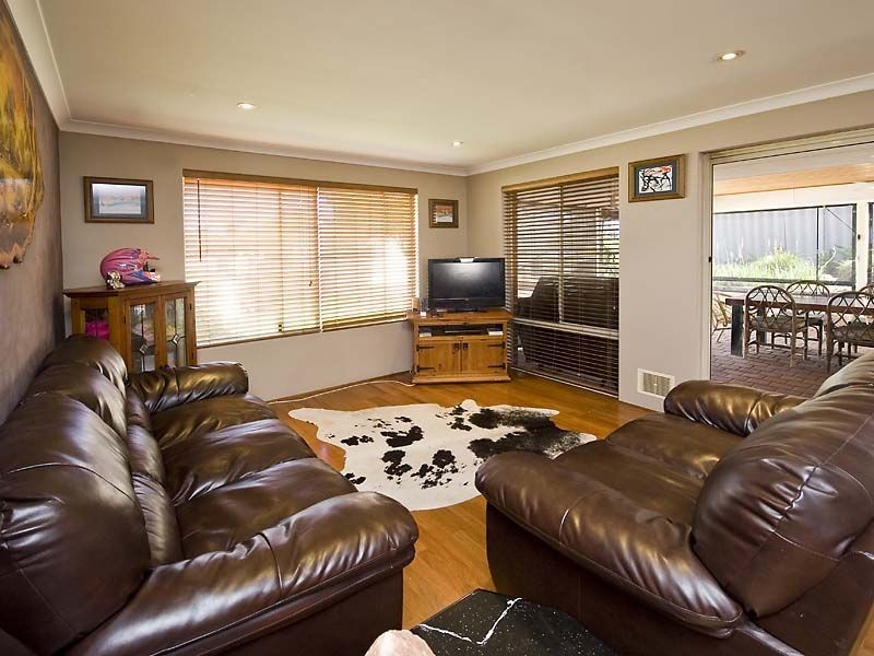 14 Satinash Retreat, Halls Head WA 6210