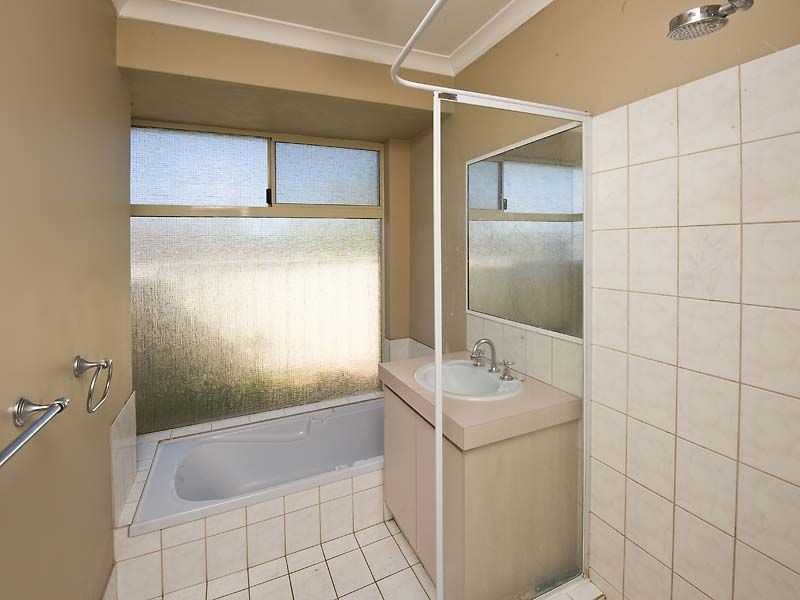14 Satinash Retreat, Halls Head WA 6210