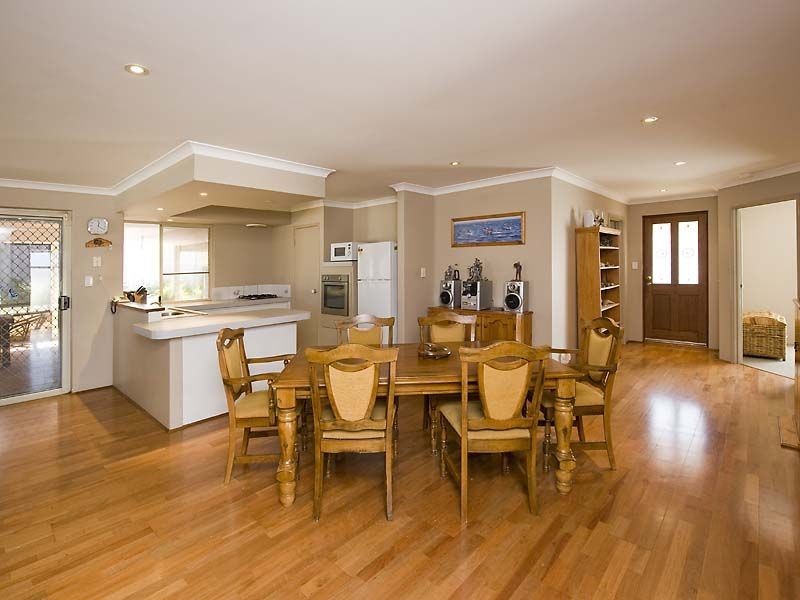 14 Satinash Retreat, Halls Head WA 6210