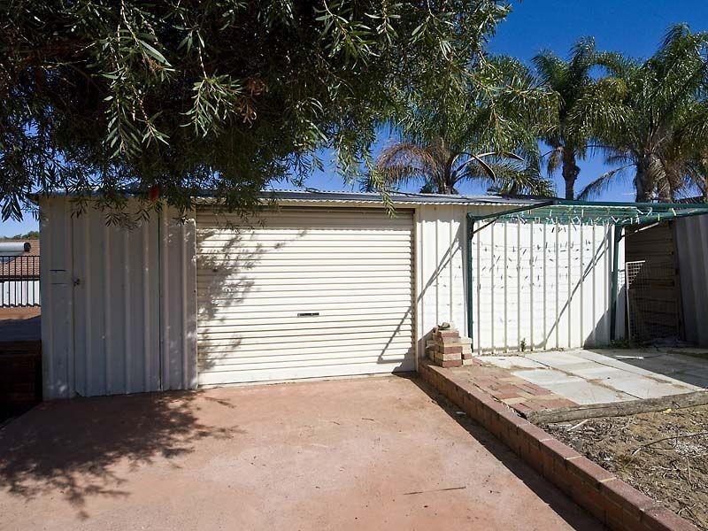 14 Satinash Retreat, Halls Head WA 6210
