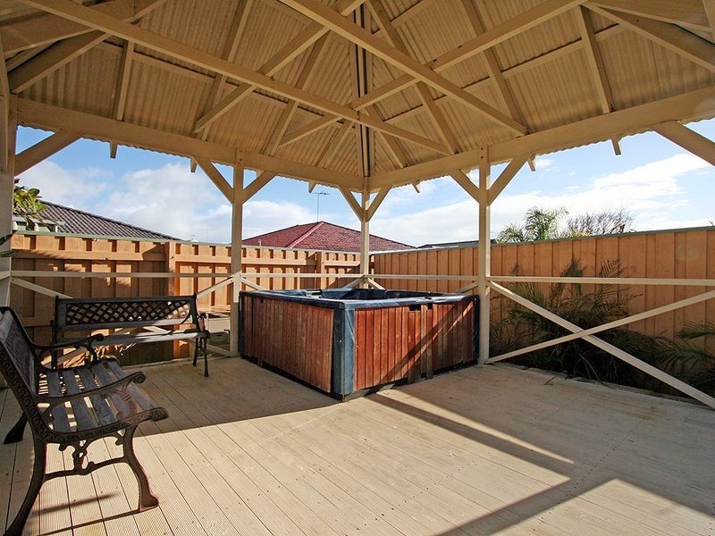 4 Keppel Mews, Halls Head WA 6210