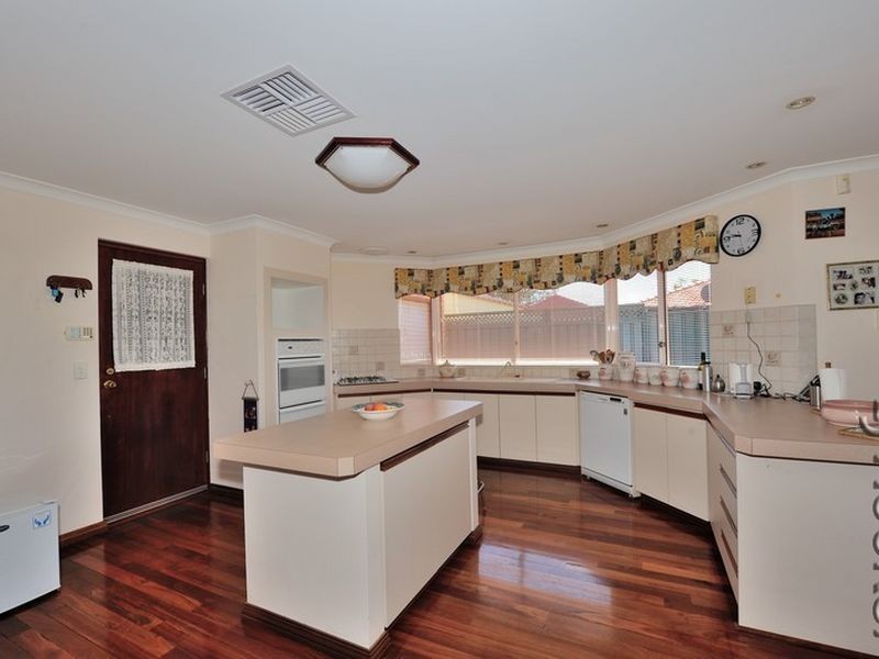 9 Penda Close, Halls Head WA 6210