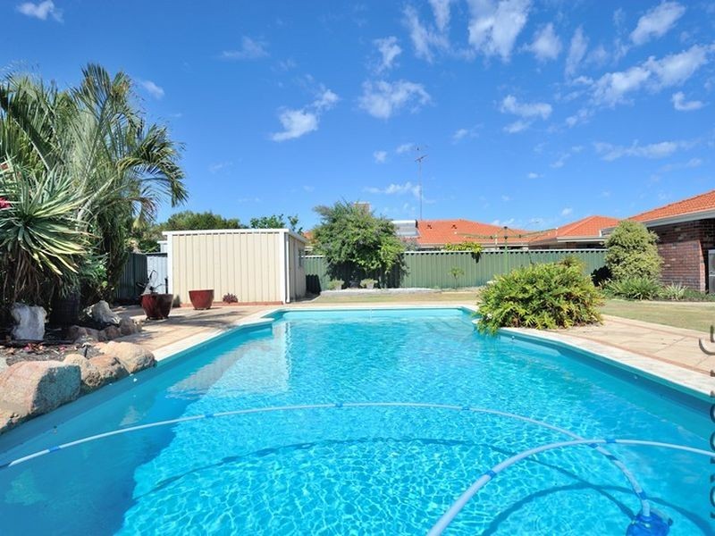 9 Penda Close, Halls Head WA 6210