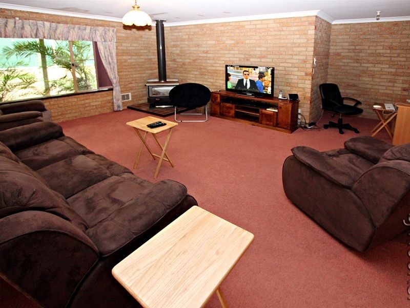 1 Clipper Way, Halls Head WA 6210