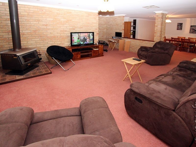 1 Clipper Way, Halls Head WA 6210