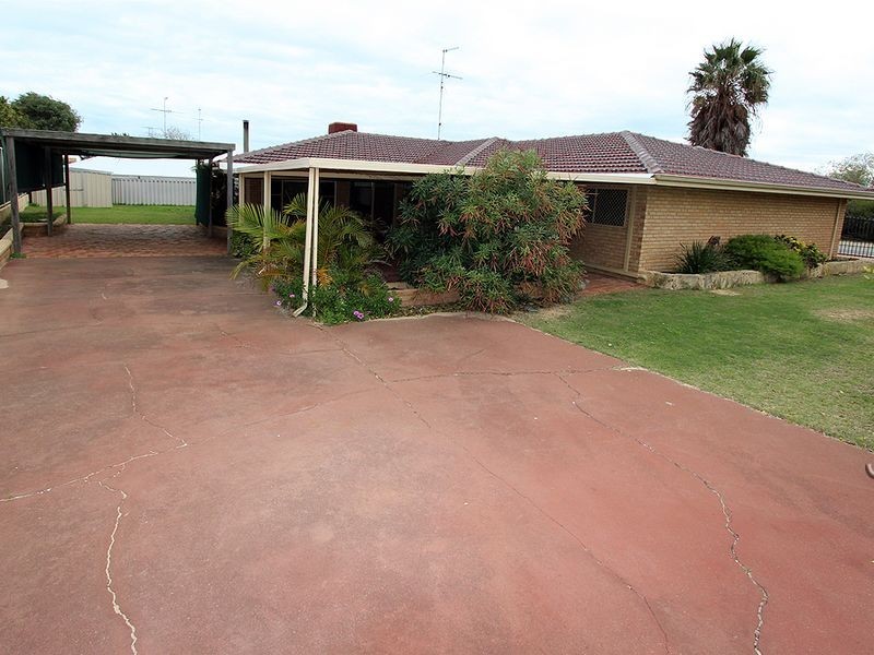 1 Clipper Way, Halls Head WA 6210
