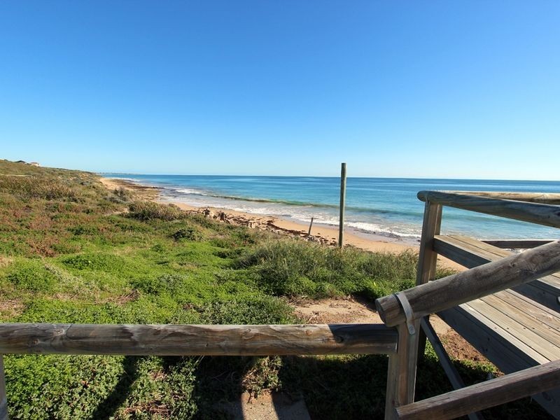 1 Clipper Way, Halls Head WA 6210